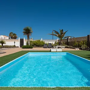 https://apartment-with-pool-and-terrace-1-min-from-the-beach.in-canary-islands.com